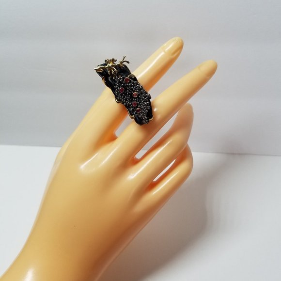 Women's Ring Ant on a Log with Red Sapphire Size 6 - Picture 9 of 11
